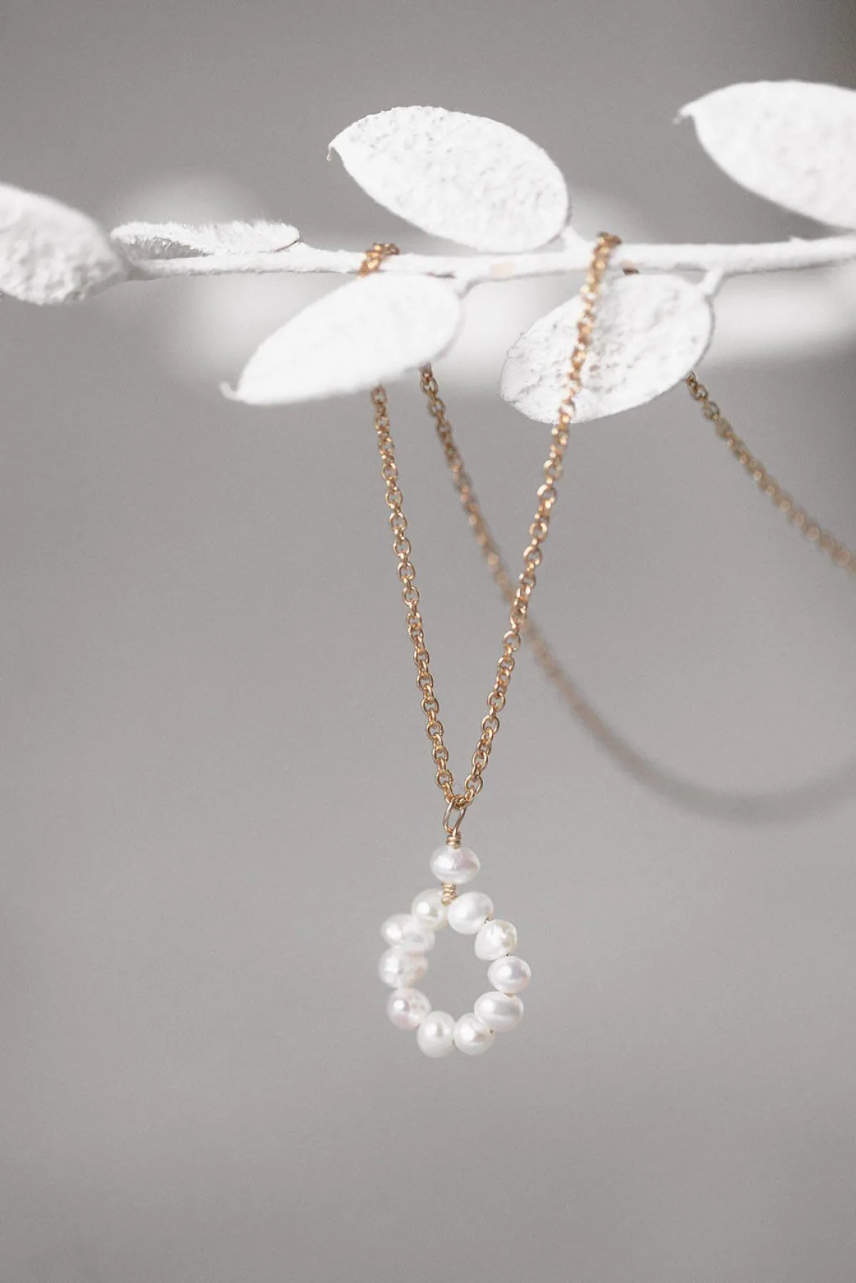 Zarte Braut Halskette mit rundem Perlen Anhänger – Circle Of Love>Juvelan Outlet