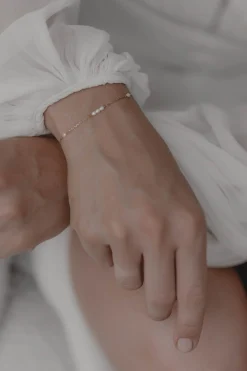 Zartes Armband mit Perlen – Celine><noscript><img width=